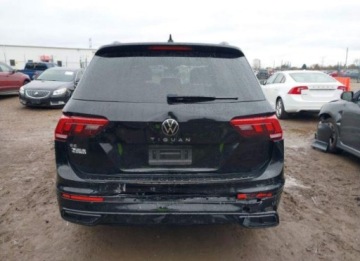 Volkswagen Tiguan II 2023 Volkswagen Tiguan 2023, 2.0L, SE R-LINE BLACK, od ubezpieczalni 2.0 Benzyna, zdjęcie 1