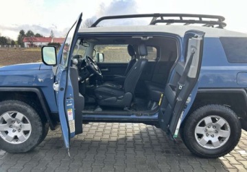 Toyota FJ Cruiser 4.0 239KM 2011 Toyota FJ Toyota FJ 4.0 4x4 4.0 Benzyna 239KM, zdjęcie 6