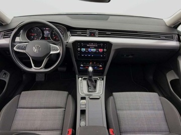 Volkswagen Passat B8 Variant Facelifting 2.0 TDI SCR 150KM 2022 Volkswagen Passat 2.0 TDI 150KM Business DSG SerwisASO Acc Led Nawi AppCon, zdjęcie 14