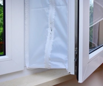 Универсальный оконный уплотнитель для кондиционеров.