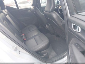 Volvo XC40 2024 Volvo XC 40 B5 Dark Theme 2024 2.0 Benzyna 247KM, zdjęcie 13