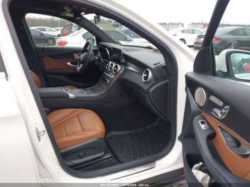 Mercedes GLC C253 2021 Mercedes-Benz GLC 300 4Matic 2021 2.0 Benzyna 255KM, zdjęcie 9
