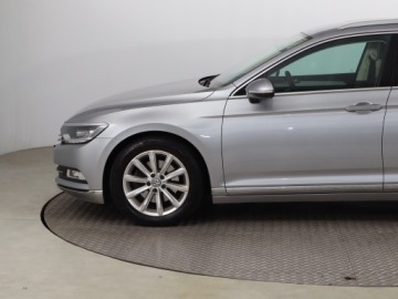 Volkswagen Passat B8 Variant 2.0 TDI BlueMotion SCR 190KM 2017 VW Passat 2.0 TDI, Salon Polska, Serwis ASO, zdjęcie 14