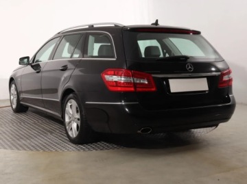 Mercedes Klasa E W212 Kombi 200 CGI BlueEFFICIENCY 184KM 2010 Mercedes E E 200, Automat, Skóra, Navi, Xenon, zdjęcie 3