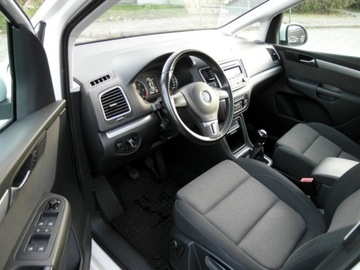 Volkswagen Sharan II Van 2.0 TDI-CR BMT 140KM 2012 Volkswagen Sharan Xenon Led Szklany Dach Klimatronik 2.0 Diesel 140KM, zdjęcie 25