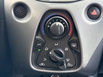 Toyota Aygo II Hatchback 3d Facelifting 1.0 VVT-i 72KM 2021 Toyota Aygo 1.0 VVT-i X-play II (2014-) 1.0 VVT-i, zdjęcie 21