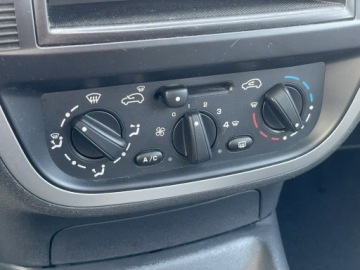 Citroen C2 1.1 i 61KM 2009 Citroen C2 1.1 60KM 2009r klima, bagażnik, zdjęcie 17