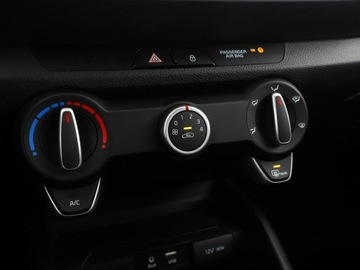 Kia Stonic Crossover 1.2 MPI 85KM 2019 Kia Stonic klimatyzacja multifunkcja bluetooth, zdjęcie 24