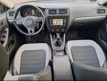 DESKA ROZDĚLOVAČE ULOŽENÍ PÁSY AIRBAG KOKPIT VW JETTA 5C VI EVROPA