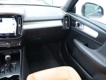 Volvo XC40 Crossover 2.0 D3 150KM 2019 Volvo XC40 D3, Skóra, Navi, Klima, Klimatronic, zdjęcie 5