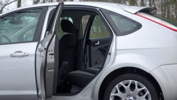 Ford Focus II Hatchback 5d 1.6 Duratec Ti-VCT 115KM 2009 .. .. Grzane szyby przód i tył .. Książka serwisowa .. Klimatyzacja .., zdjęcie 8