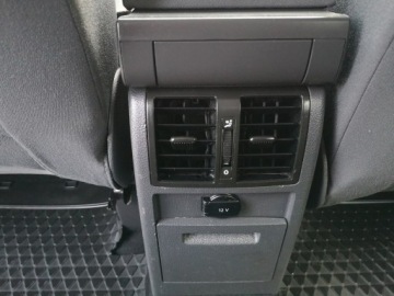 Volkswagen Touran II 1.6 TDI 105KM 2011 Volkswagen Touran 1.6 TDI 105KM Klimatronic, zdjęcie 17