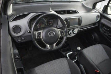 Toyota Yaris III Hatchback 5d Facelifting 1.33 Dual VVT-i 99KM 2015 Toyota Yaris 1.33 Benzyna nawi hak kamera cofania, zdjęcie 16