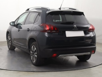Peugeot 2008 I SUV Facelifting 1.2 PureTech 110KM 2019 Peugeot 2008 1.2 PureTech, Salon Polska, zdjęcie 3