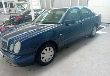 Mercedes Klasa E W210 Sedan 2.9 Turbo-D 129KM 1999 Mercedes-Benz Klasa E Mercedes-Benz Klasa E 290 T TD Classic 2.9 Diesel, zdjęcie 3
