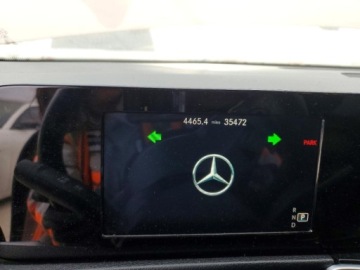 Mercedes GLB 2023 Mercedes-Benz GLB 2023 MERCEDES BENZ GLB 250 4MATIC 2.0 Benzyna 221KM, zdjęcie 9