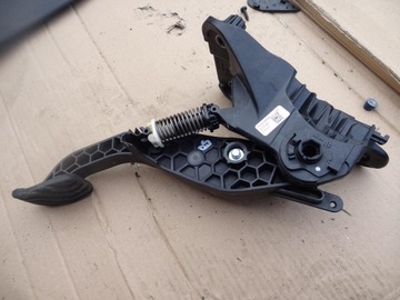 ПЕДАЛЬ СЦЕПЛЕНИЯ RENAULT CLIO V 1.0 465032952R