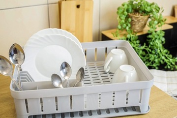 Отдельно стоящая сушилка для посуды с крылом и поддоном.