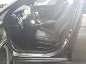 Mercedes Klasa E W213 2018 Mercedes-Benz Klasa E 2018 MERCEDES-BENZ E 300 4MATIC 2.0 Benzyna 242KM, zdjęcie 6
