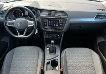 Volkswagen Tiguan II SUV 1.5 TSI EVO 150KM 2020 Volkswagen Tiguan Life, ACC, 3 strefowa klimatyzacja, Bezwypadkowy, Salon, zdjęcie 3