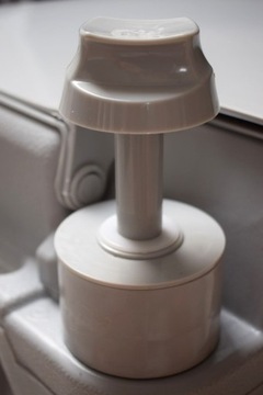 ЛЕГКИЙ ПОРТАТИВНЫЙ ТУРИСТИЧЕСКИЙ ТУАЛЕТ ОБЪЕМОМ 20 Л