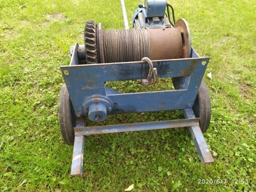 МОЩНАЯ СТРОИТЕЛЬНАЯ ЛЕБЕДКА С КОЛЕСАМИ 380В