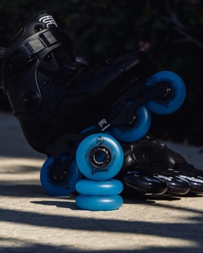 ФЛУОРЕСЦЕНТНЫЕ КОЛЕСА LUMINOUS BLUE GLOW 100MM ДЛЯ РОЛИКОВ