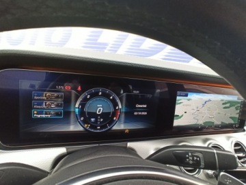 Mercedes Klasa E W213 Limuzyna 2.0 220d 194KM 2018 Mercedes E 220 salon, I wł, bezwyp. AMG Line, zdjęcie 17