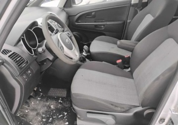 Kia Venga Mikrovan 1.4 DOHC CVVT 90KM 2011 Kia Venga 2011r, 1.4 Benzyna. Lekko uszkodzony lewy tyl. Jezdzi 1.4 90KM, zdjęcie 6