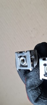 SQ5 85 8R КРЕПЛЕНИЕ РУЧКИ ПОДЪЕМА КРЮК ЛАМПЫ РЕГУЛИРОВОЧНЫЙ ВИНТ A4 B8 S4