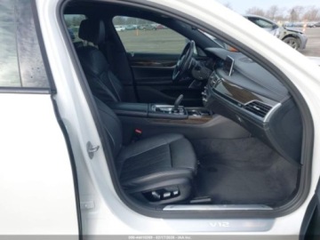 BMW Seria 7 G11-G12 2019 BMW Seria 7 M760i xDrive 2019 6.6 Benzyna 601KM, zdjęcie 9