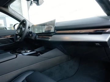 BMW Seria 5 G90-91 Touring 2.0 520d 197KM 2025 BMW Seria 5 520d xDrive Sport Sedan 2.0 (197KM) 2025, zdjęcie 10