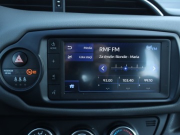 Toyota Yaris III Hatchback 5d Facelifting 2017 1.5 Dual VVT-iE 111KM 2020 Toyota Yaris 1.5 Dual VVT-i, Salon Polska, zdjęcie 11