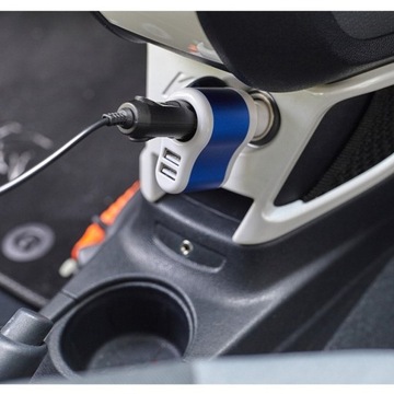 ŁADOWARKA SAMOCHODOWA ZAPALNICZKA 2 x USB GNIAZDO CZARNA