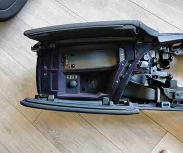 LOKETNÍ OPĚRKA PŘEDNÍ TUNEL BMW F10 F11 KŮŽE DAKOTA