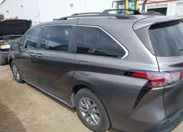 Toyota Sienna III 2021 Toyota Sienna 2021, 2.5L, XLE, po gradobiciu, zdjęcie 3