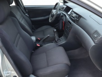 Toyota Corolla IX (E12) Kombi 2.0 D-4D 116KM 2005 Toyota Corolla 2.0 D-4D, HAK, Klima, El. szyby, zdjęcie 8