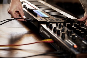 Novation Launchkey 61 MK3 MIDI и USB-КОНТРОЛЛЕР