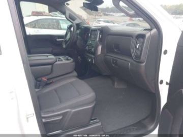 Chevrolet Silverado II 2024 Chevrolet Silverado 1500 Short Bed Custom Trail Boss 2024 5.3l 5.3 Benzyna, zdjęcie 9