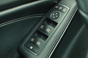 Mercedes Klasa A W176 Hatchback 5d Facelifting 180 122KM 2017 Mercedes A A 180, Salon Polska, Serwis ASO, Skóra, zdjęcie 15