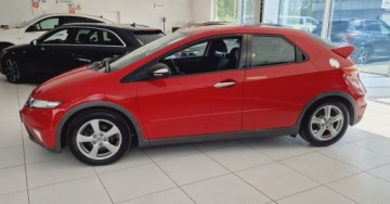 Honda Civic VIII Hatchback 5d 1.4 i 83KM 2006 Honda Civic 1.4 i-dsi 83KM 5d Klimatyzacja Nowe tarcze Ufo 1.3 Benzyna 83KM, zdjęcie 2