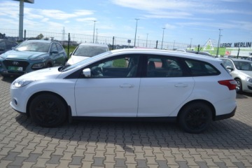 Ford Focus III Hatchback 5d 1.6 Duratec 105KM 2013 Ford Focus, zarejestrowany, zdjęcie 3