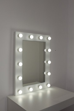 СВЕТОДИОДНОЕ ЗЕРКАЛО ДЛЯ МАКИЯЖА ГОЛЛИВУДСКИЙ ТРУБОДНЫЙ СТОЛИК