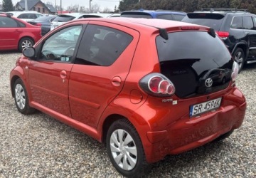 Toyota Aygo I Hatchback 5d Facelifting 1.0 VVT-i 68KM 2012 Toyota Aygo Niski przebieg Polski salon Benzyna 68KM, zdjęcie 3