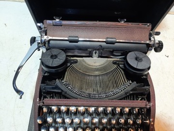 ПИШУЩАЯ МАШИНКА ГРОМА (B434)