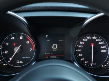 Alfa Romeo Giulia II Sedan 2.0 Turbo 200KM 2018 Alfa Romeo Giulia 2.0 Turbo, Salon Polska, zdjęcie 10