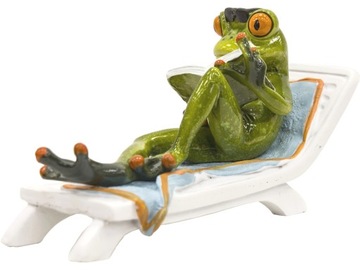 Ozdobna Figurka NA PREZENT - Żaba na leżaku