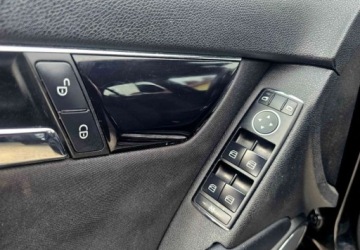 Mercedes Klasa C W204 Limuzyna 1.8 180 CGI BlueEFFICIENCY 156KM 2010 Mercedes-Benz Klasa C Mercedes-Benz Klasa C 180 CGI Automatik BlueEFFICIEN, zdjęcie 24