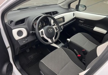 Toyota Yaris III Hatchback 5d Facelifting 1.0 VVT-i 69KM 2014 Toyota Yaris 1.0 Benzyna Kamera Klimatyzacja El. lusterka Benzyna 69KM, zdjęcie 8