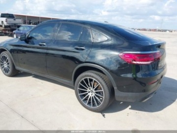 Mercedes GLC C254/X254 2022 Mercedes-Benz GLC 300, 2022r., 4x4, 2.0L 2.0 Benzyna 255KM, zdjęcie 2